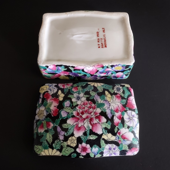 ‼️SOLD‼️ Handpainted 'Thousand flowers' Chinese Porcelain Ceramic Trinket Box - Picture 3 of 11